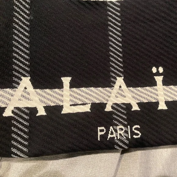 Alaïa Large Checked Logo Tote - Picture 9 of 9